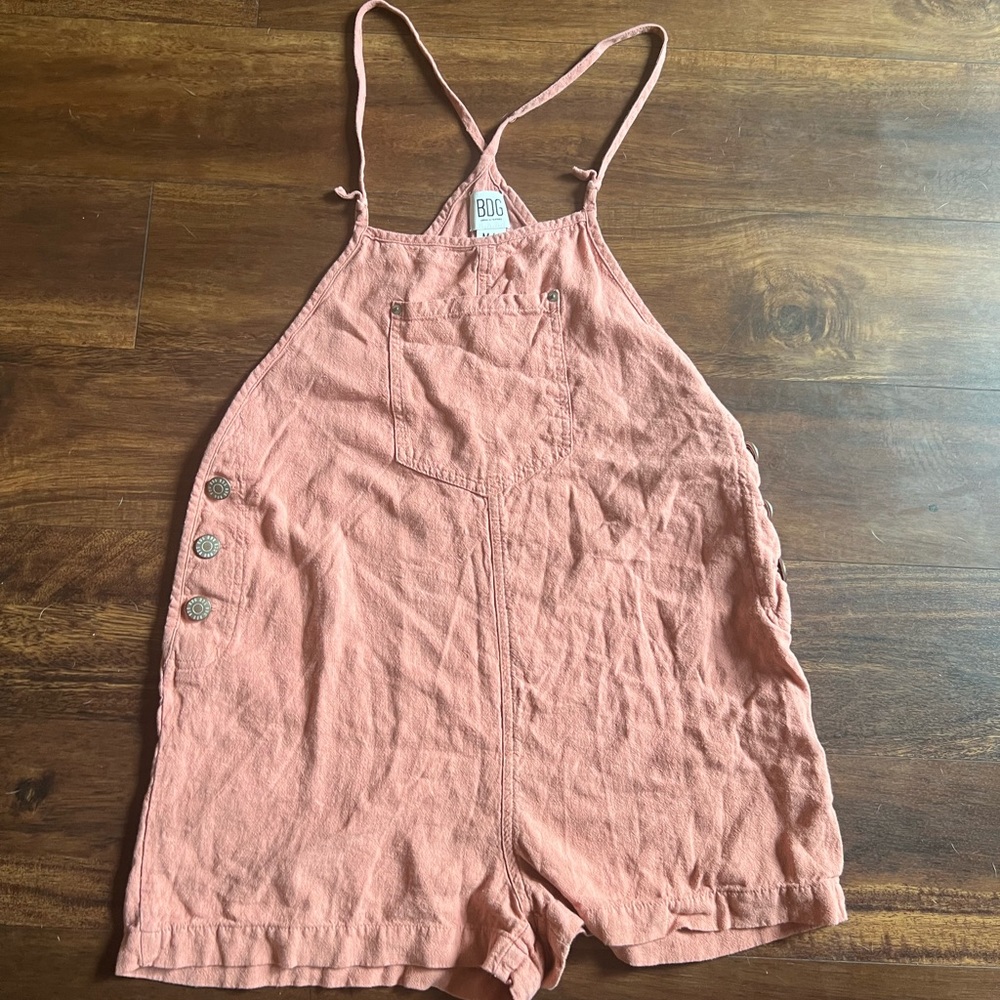 Cute oversized loose overall shorts Urban outfitters